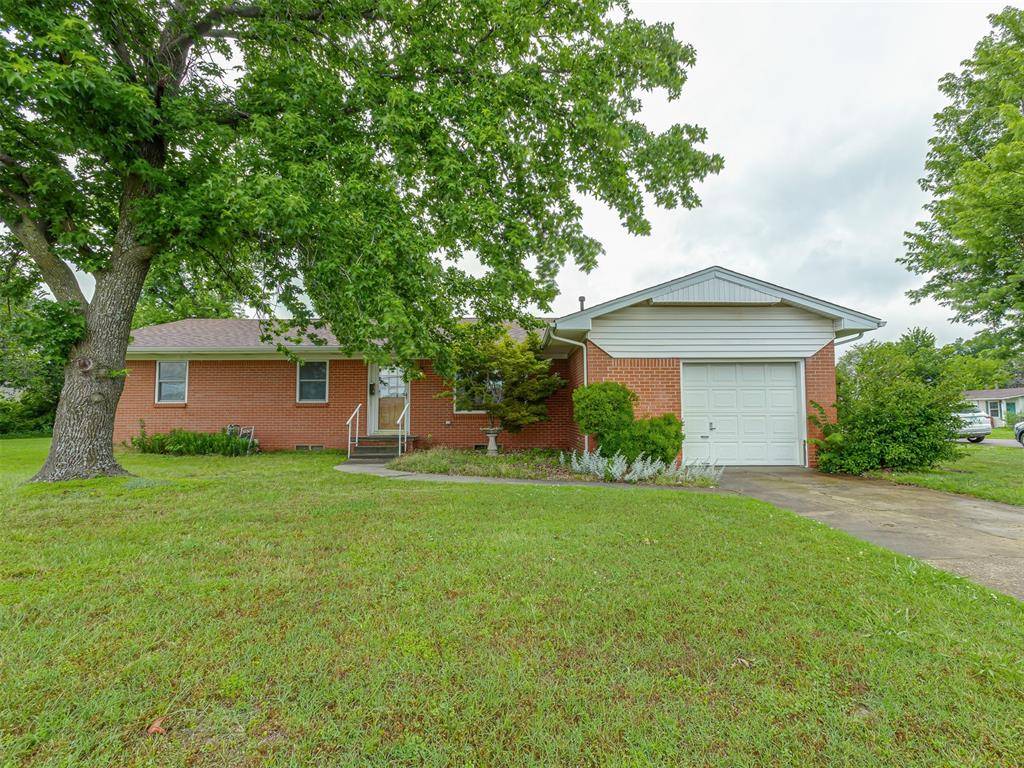 2822 N Market AVE, Shawnee, OK 74804