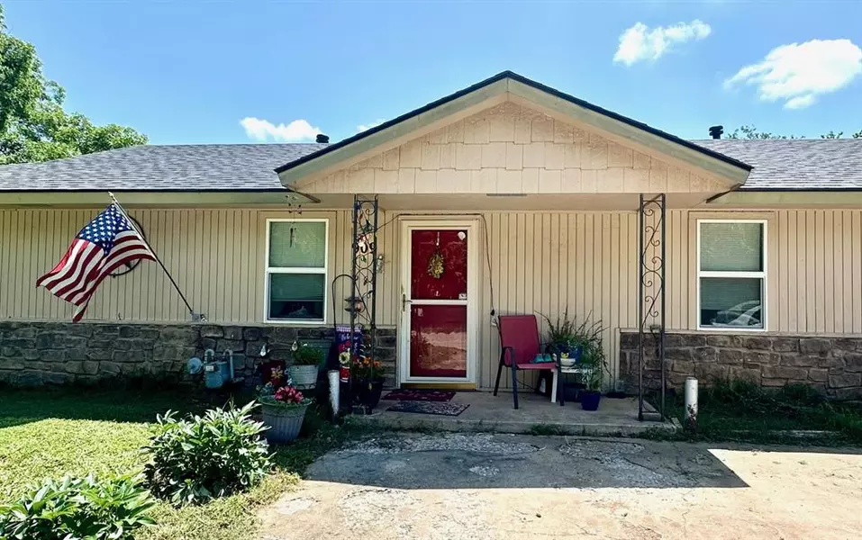 909 N Center ST, Shawnee, OK 74801