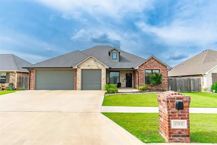 2713 Falling Leaves DR, Weatherford, OK 73096