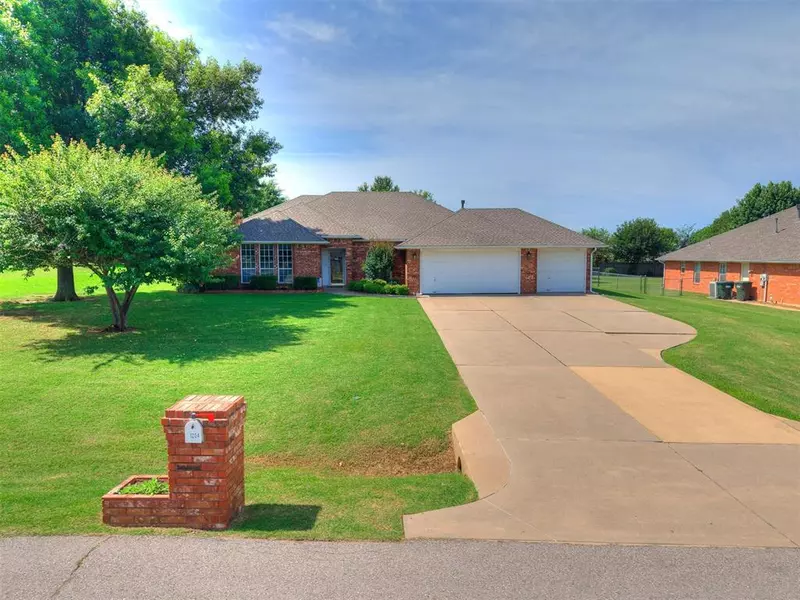 1204 Scrambler LN, Edmond, OK 73025