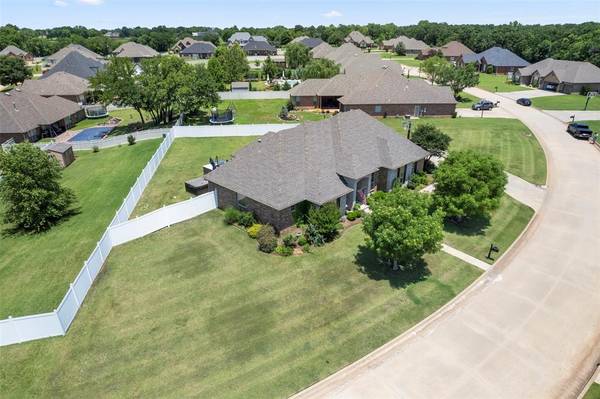 1900 Cobblestone DR, Shawnee, OK 74804