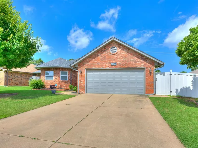 1917 Goldenrod LN, Midwest City, OK 73130