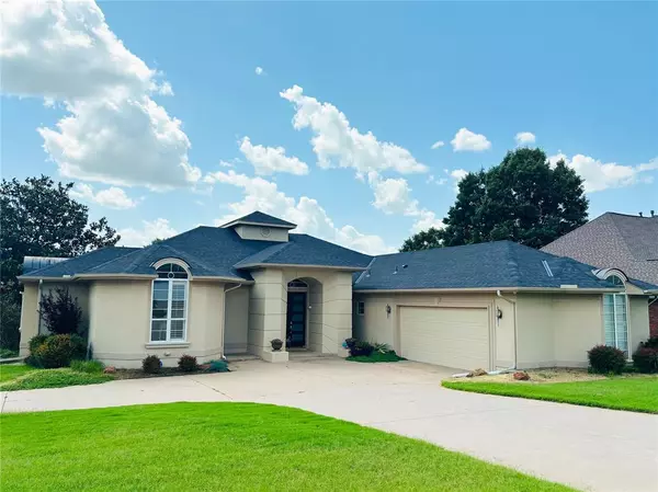 1004 Reginald DR, Norman, OK 73072