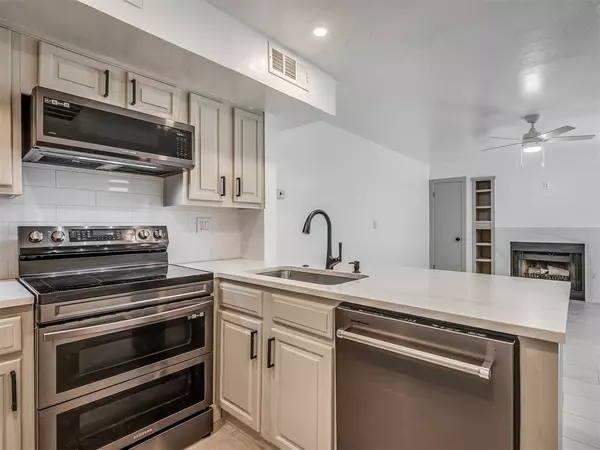 Oklahoma City, OK 73120,11550 N May AVE #108