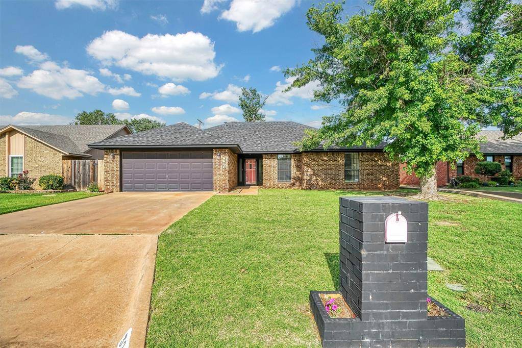 3208 Quail CIR, Altus, OK 73521