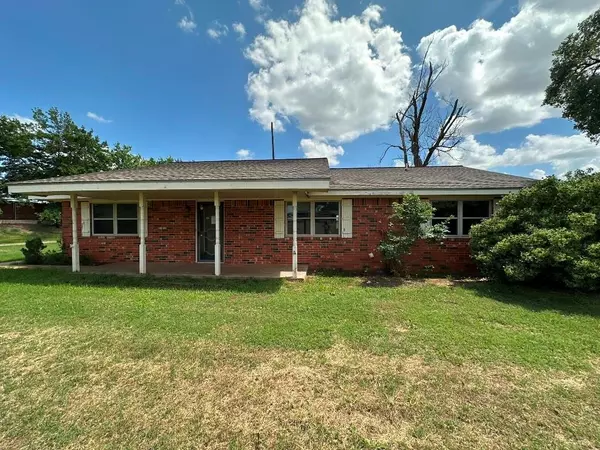 900 W Lakeview RD, Elk City, OK 73644