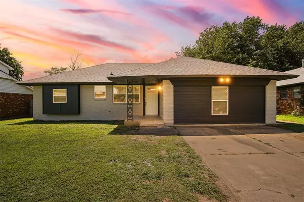 1613 Gale, Moore, OK 73160