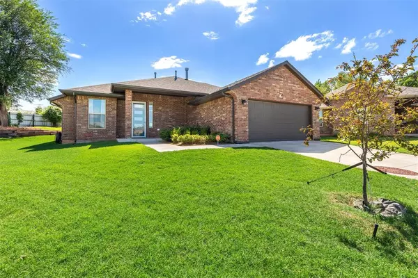 302 Tuscany CIR, Noble, OK 73068