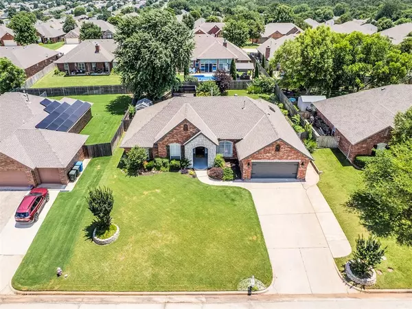 2044 Yorkshire DR, Midwest City, OK 73130