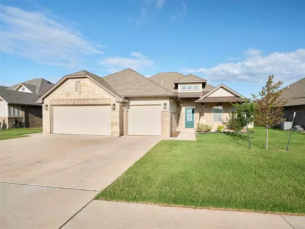 2105 North Fork DR, Moore, OK 73160