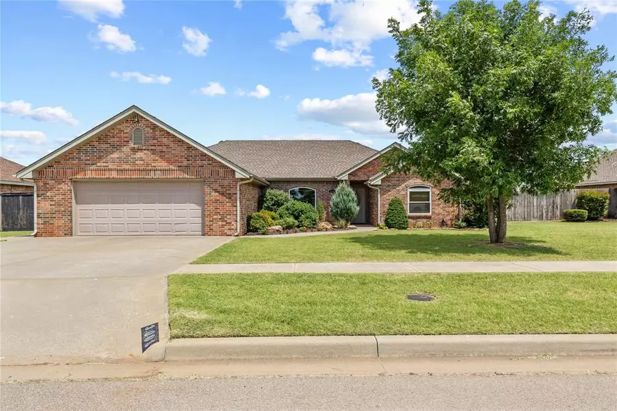 3008 Fairway DR, Weatherford, OK 73096