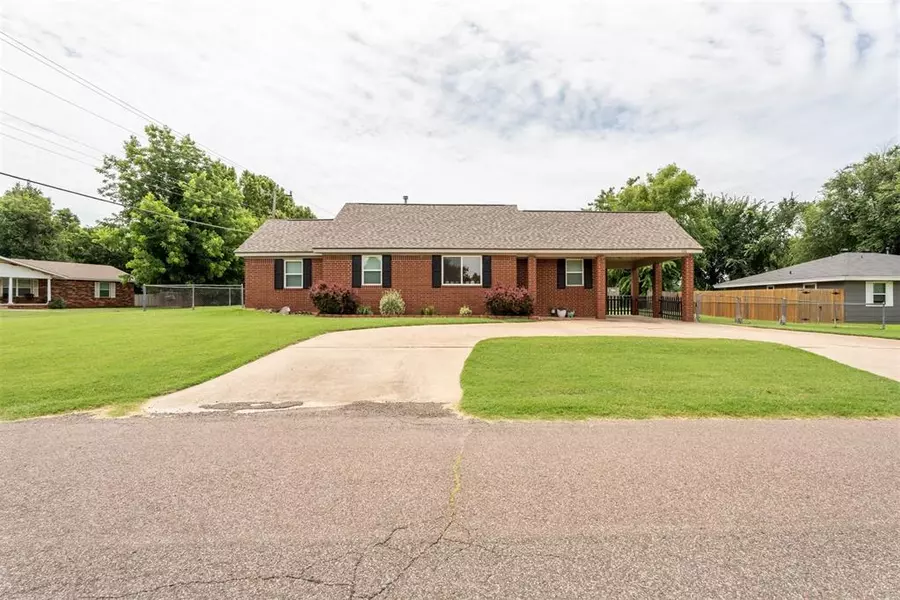 116 E Juniper LN, Mustang, OK 73064