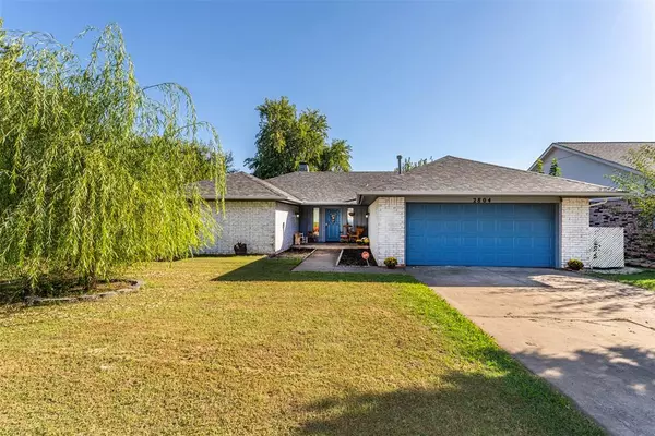 2804 Countrywood LN, Edmond, OK 73012