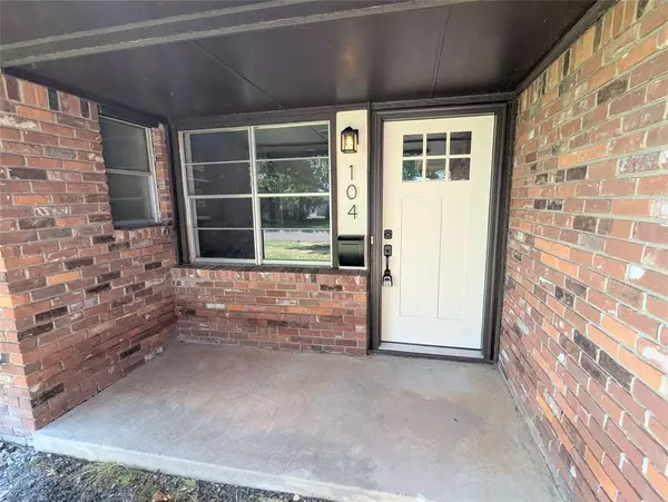 Moore, OK 73160,104 SW 10th ST