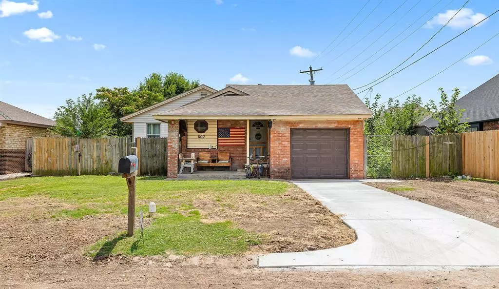 807 Thompson DR, El Reno, OK 73036
