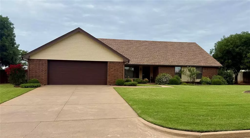 2608 Sunset DR, Clinton, OK 73601