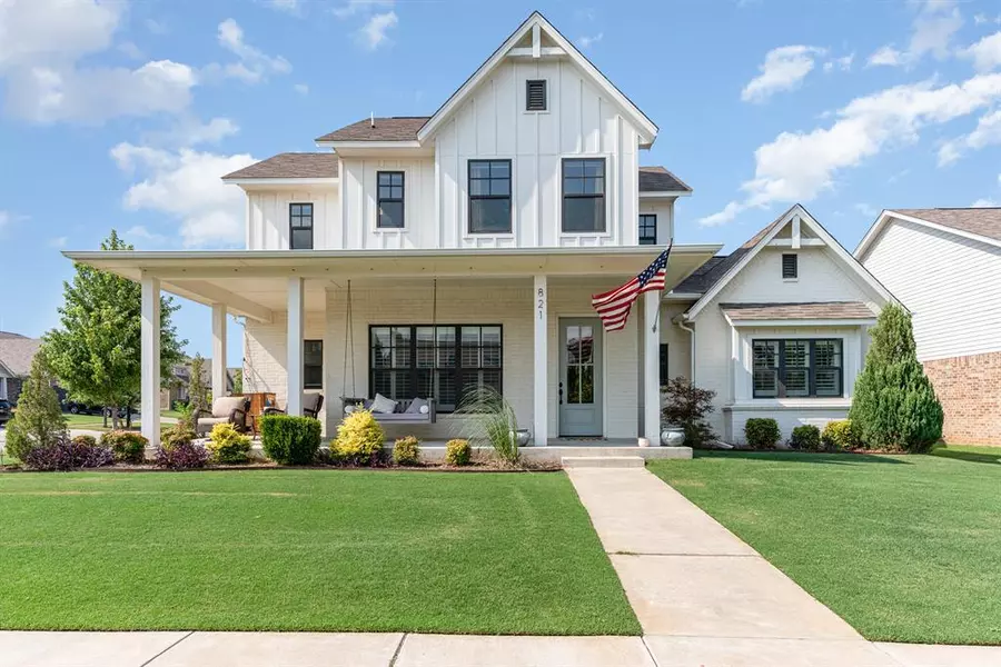 821 NE 20th PL, Moore, OK 73160