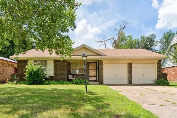 720 NW 16th ST, Moore, OK 73160