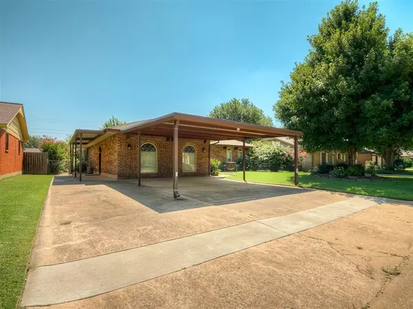 Moore, OK 73160,924 Penn LN