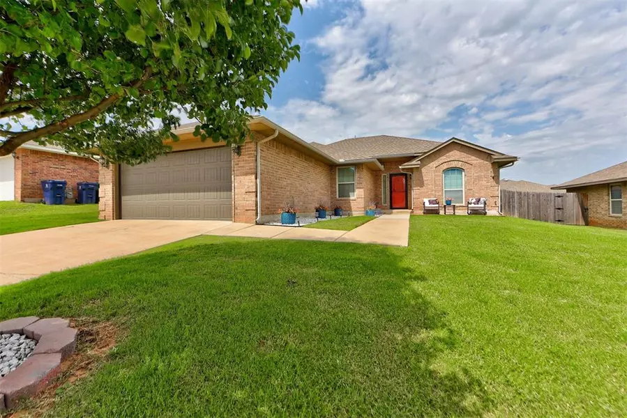 9909 Summerhill LN, Yukon, OK 73099