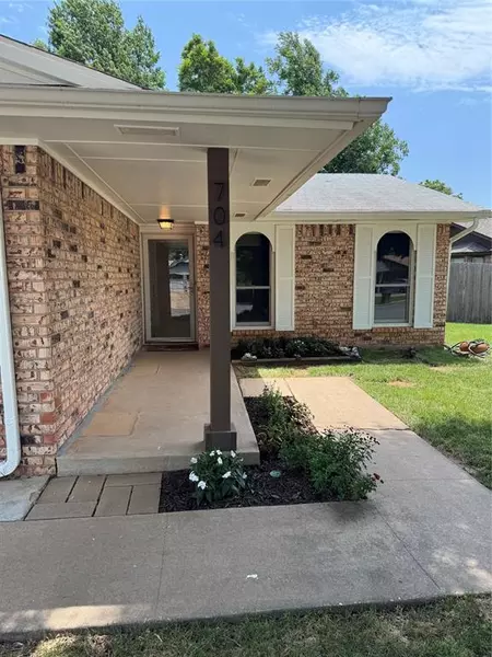 704 Holly Hill RD, Edmond, OK 73003