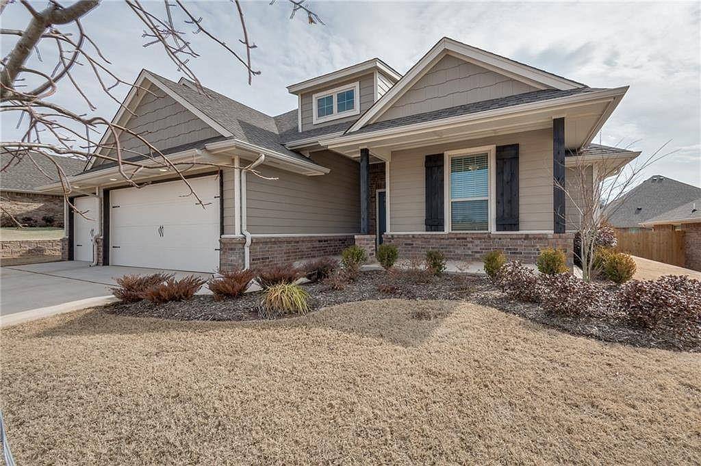 7924 Mimosa DR, Edmond, OK 73034