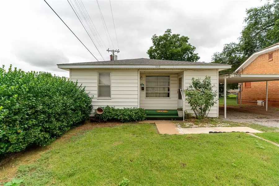 1316 W Modelle AVE, Clinton, OK 73601