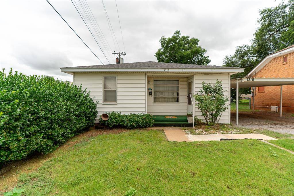 1316 W Modelle AVE, Clinton, OK 73601