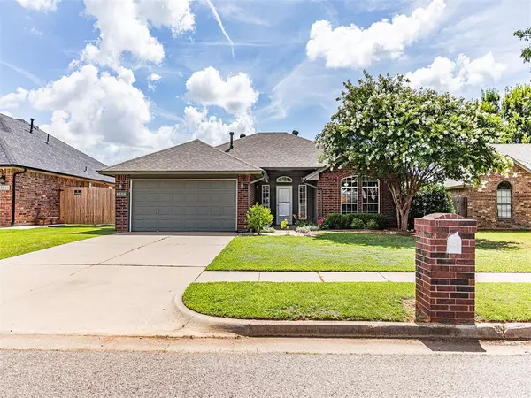 9504 S Bryant TER, Moore, OK 73160