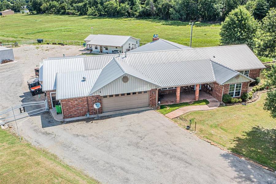 2000 W Bdwy ST, Okemah, OK 74859