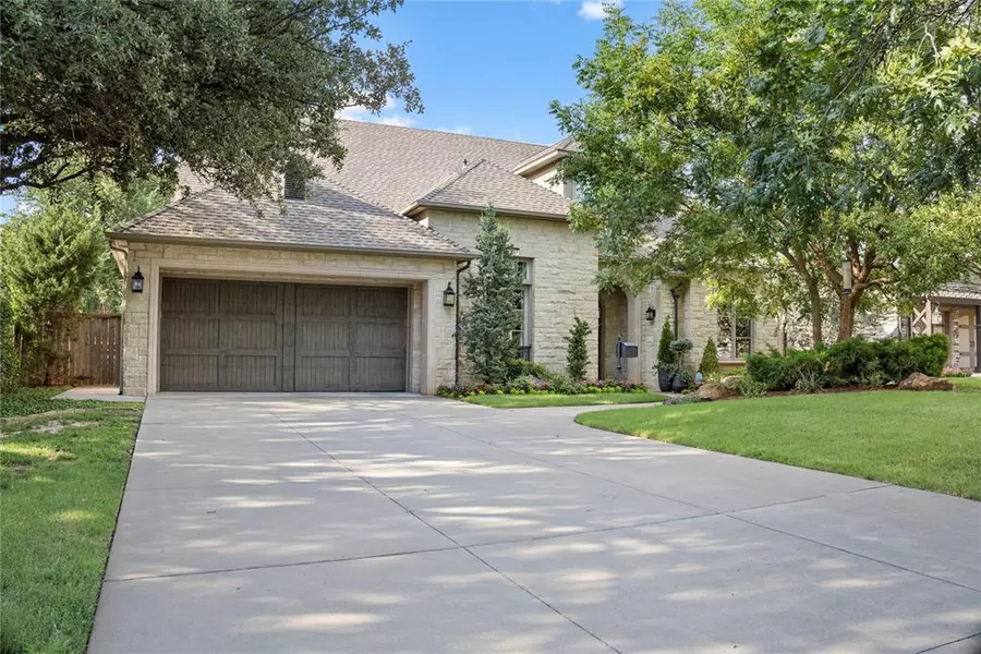 1717 Dorchester PL, Nichols Hills, OK 73120