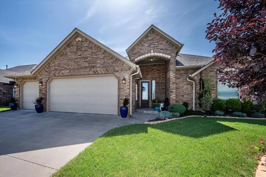 2501 Wayne Cutt AVE, Yukon, OK 73099