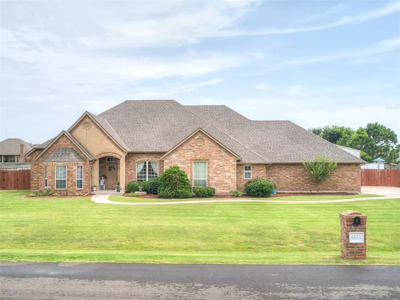 4624 Crestmere LN, Edmond, OK 73025