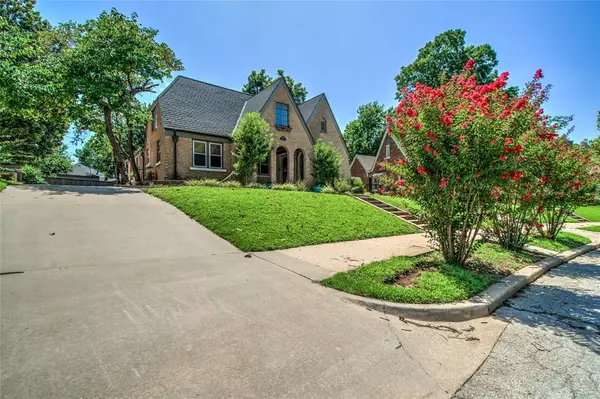 Oklahoma City, OK 73118,236 Edgemere CT