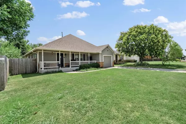 Moore, OK 73160,420 SW 2nd ST