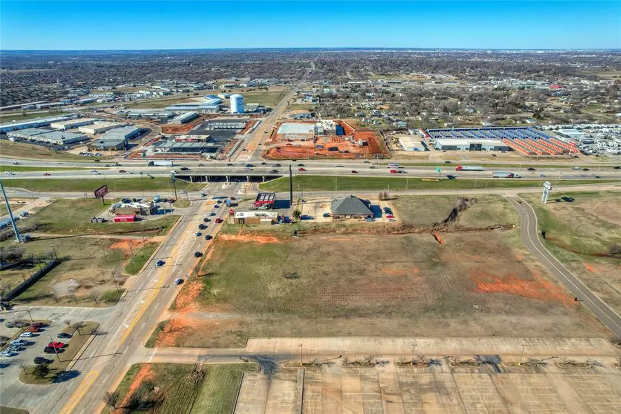 125 NE 27th ST, Moore, OK 73160