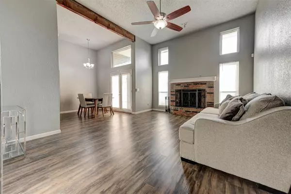 Moore, OK 73160,815 NE 17th CT