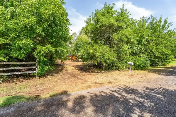 7201 N Apple Valley Rd RD, Edmond, OK 73034