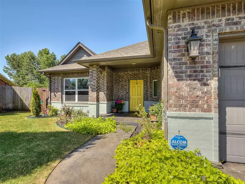 5401 St James PL, Oklahoma City, OK 73179