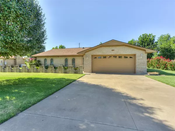 707 W Van Buren ST, Crescent, OK 73028