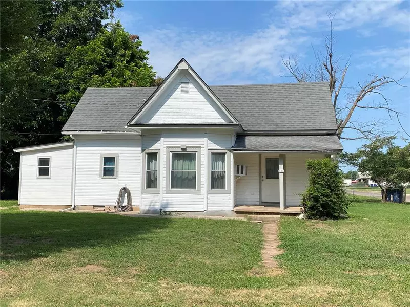 323 N Maple ST, Crescent, OK 73028