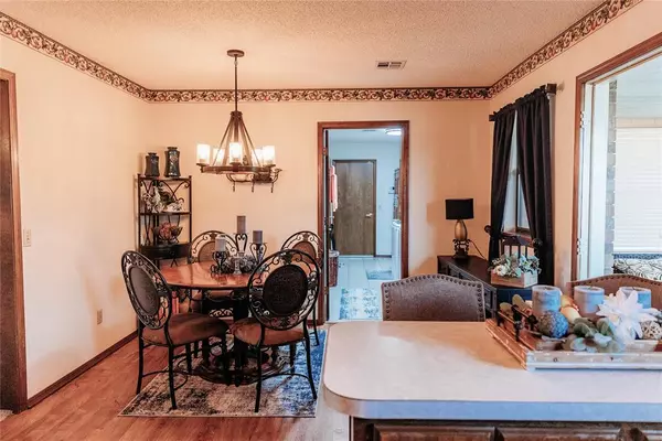 Chandler, OK 74834,405 Berry LN