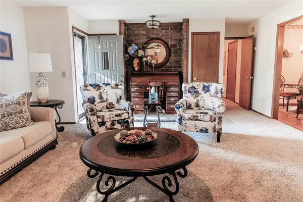 Chandler, OK 74834,405 Berry LN