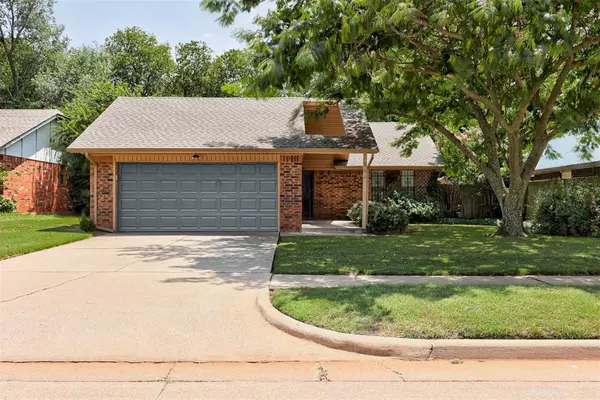 904 David RD, Moore, OK 73160