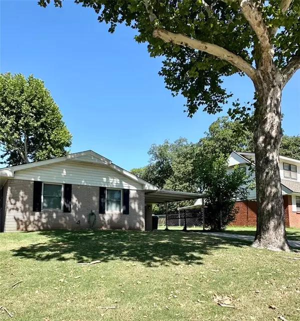 Oklahoma City, OK 73127,521 Skylark DR