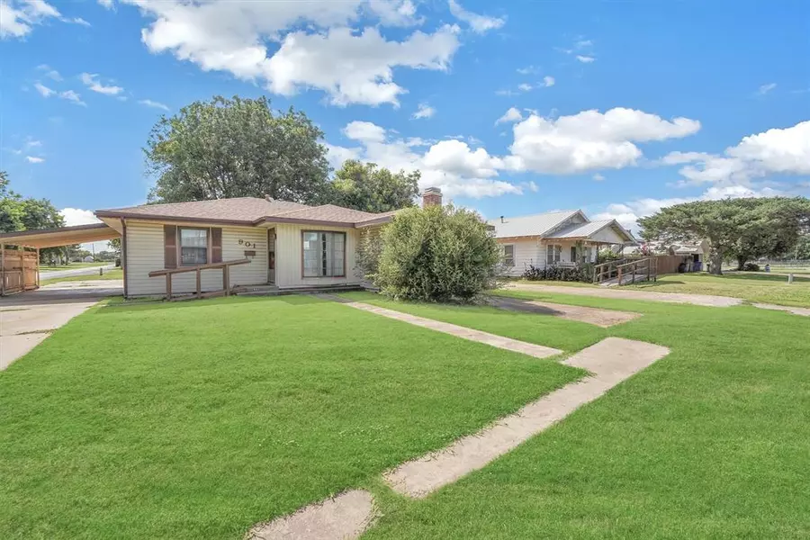 901 N N. Michigan AVE, Mangum, OK 73554