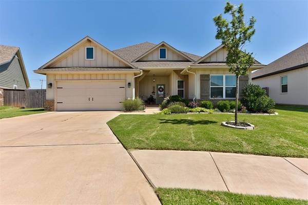10816 Glover River DR, Yukon, OK 73099