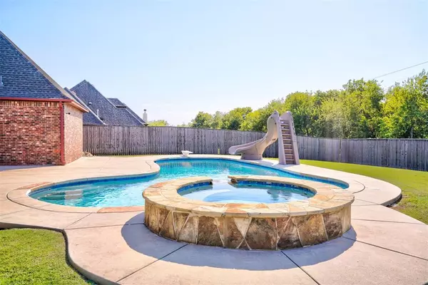 3101 Monica LN, Moore, OK 73160