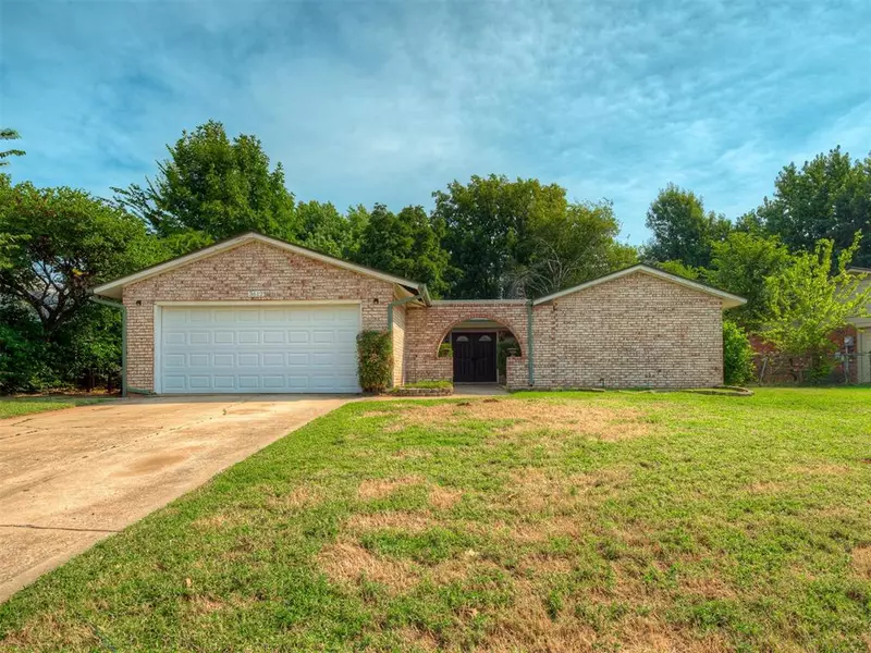 3612 Meadow LN, Edmond, OK 73013