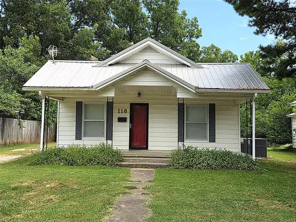 118 S Lowe ST, Holdenville, OK 74848